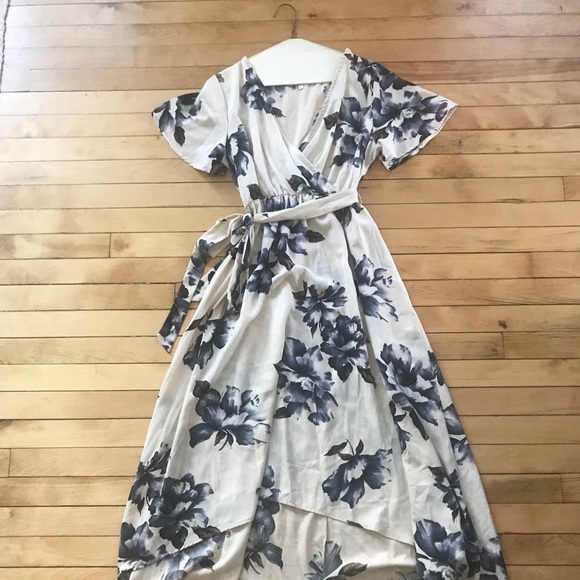 Dresses & Skirts - Floral High to Low Wrap Style Dress